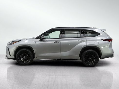 Used 2025 Toyota Highlander XSE AWD/4WD image 2