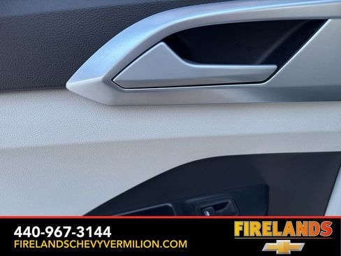 Used 2025 Volkswagen Taos SE image 41