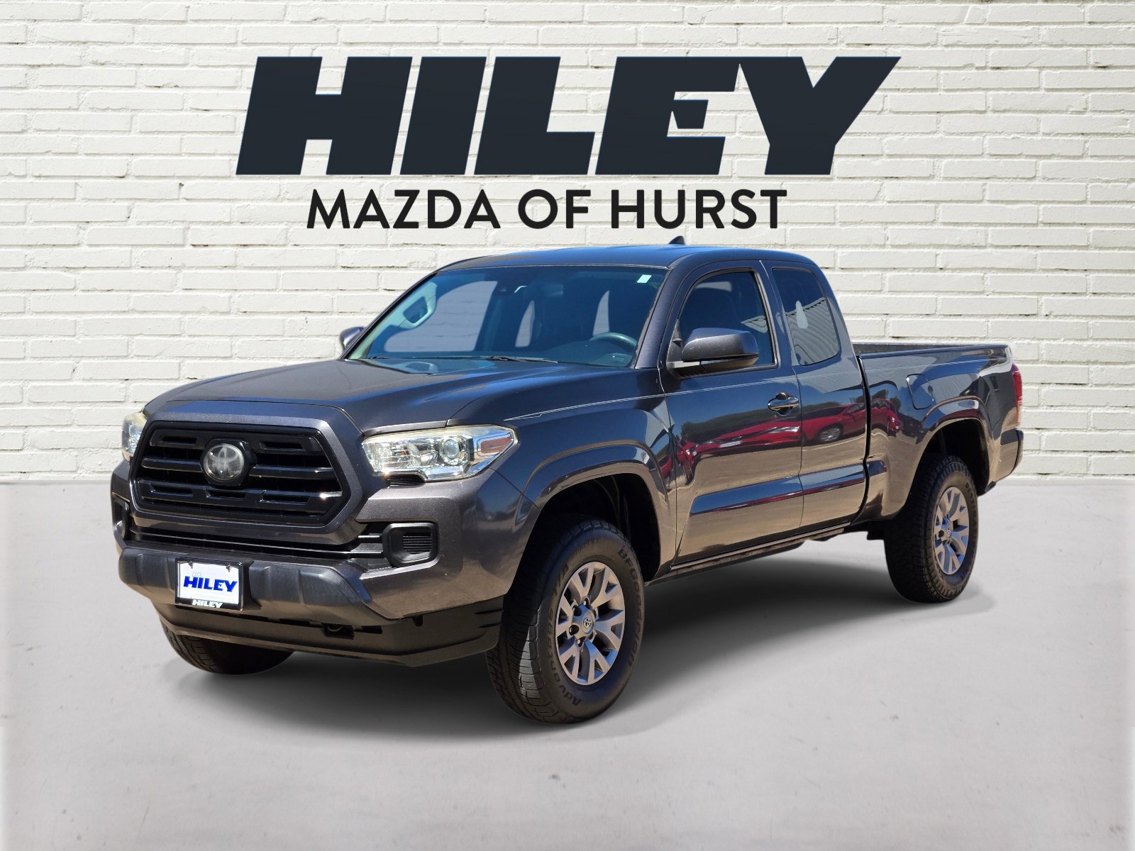 Used 2018 Toyota Tacoma SR RWD image 3