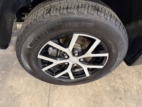 Certified 2025 Jeep Grand Cherokee L Limited AWD/4WD image 22