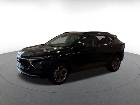 Used 2025 Chevrolet Trax LT w/ LT Convenience Package image 8