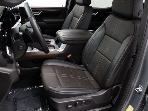 Used 2024 Chevrolet Silverado 1500 High Country w/ Technology Package AWD/4WD image 10