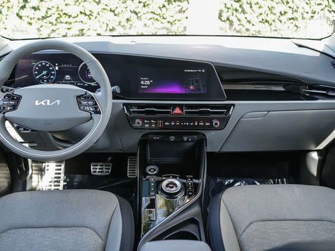 Used 2024 Kia Niro Wave w/ Wave Preserve Package FWD image 12