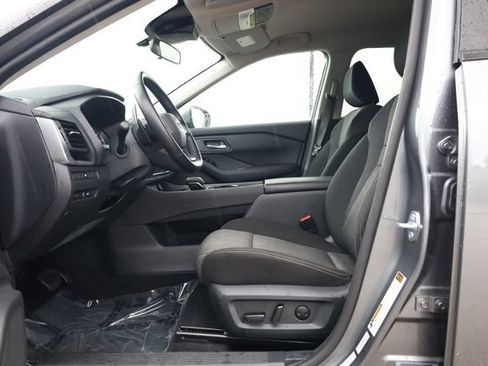 Used 2025 Nissan Rogue SV FWD image 12