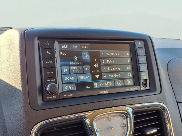 Used 2016 Chrysler Town & Country Touring FWD image 6