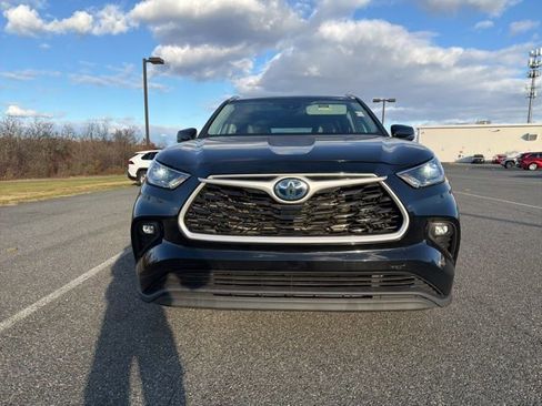 Used 2022 Toyota Highlander XLE image 3