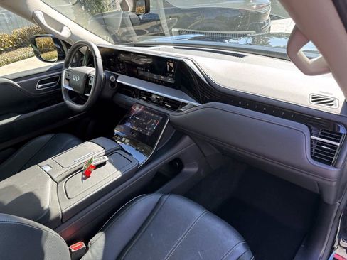 Certified 2025 INFINITI QX80 Sensory image 17