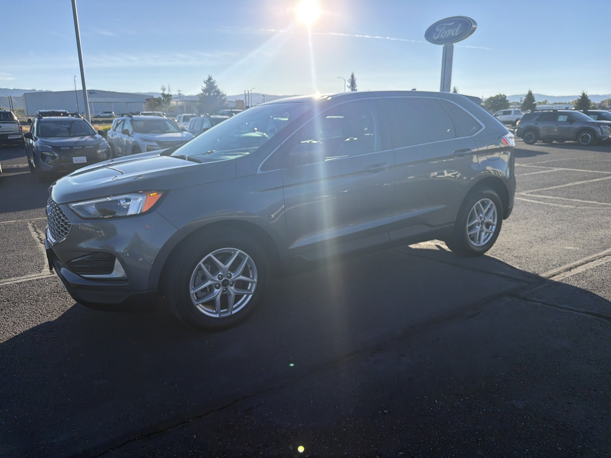Used 2024 Ford Edge SEL AWD/4WD image 3
