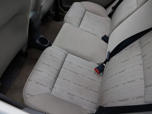 Used 2010 Ford Focus SE image 10