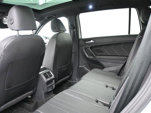 Used 2023 Volkswagen Tiguan SE R-Line AWD/4WD image 9