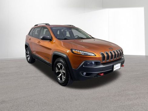 Used 2015 Jeep Cherokee Trailhawk w/ Cold Weather Group AWD/4WD image 3