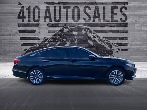 Used 2018 Honda Accord Touring image 2