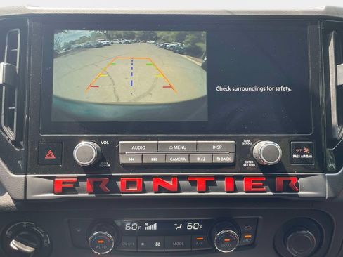 Used 2025 Nissan Frontier 4x4 Crew Cab image 27