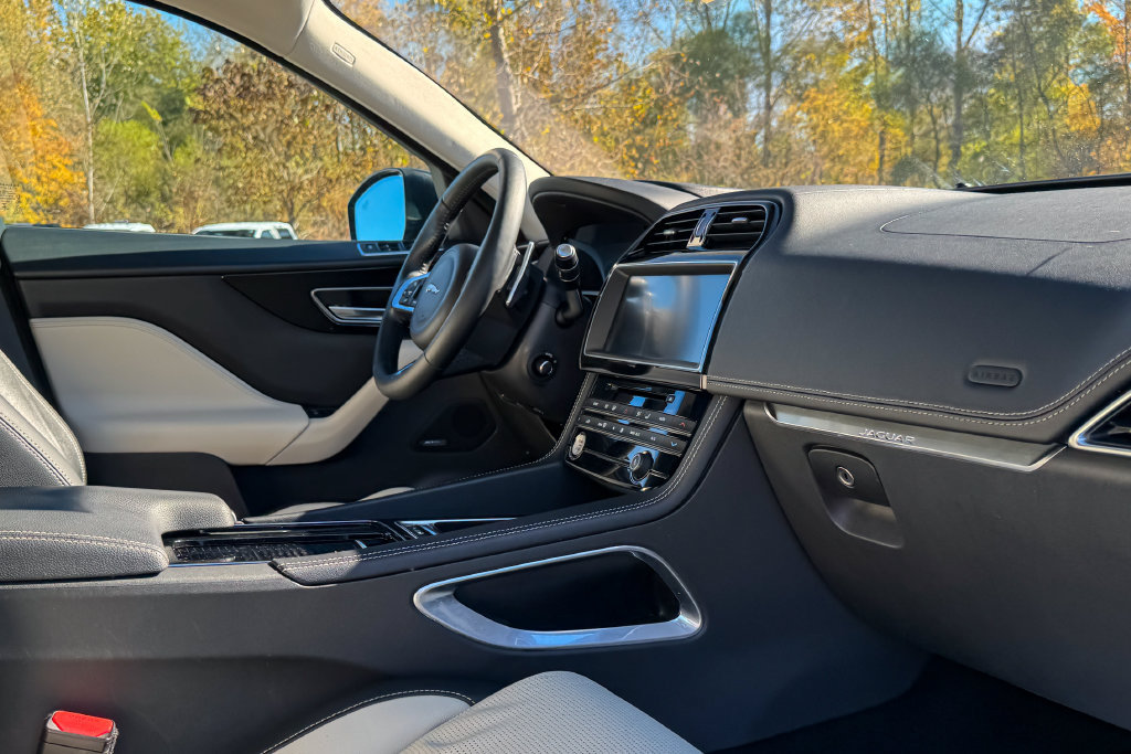 Used 2018 Jaguar F-PACE R-Sport AWD/4WD image 12
