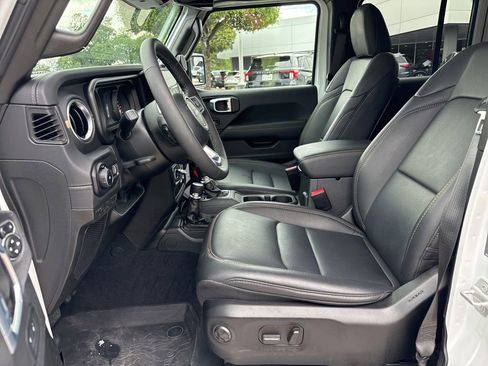 Used 2026 Jeep Wrangler Unlimited Sahara AWD/4WD image 16