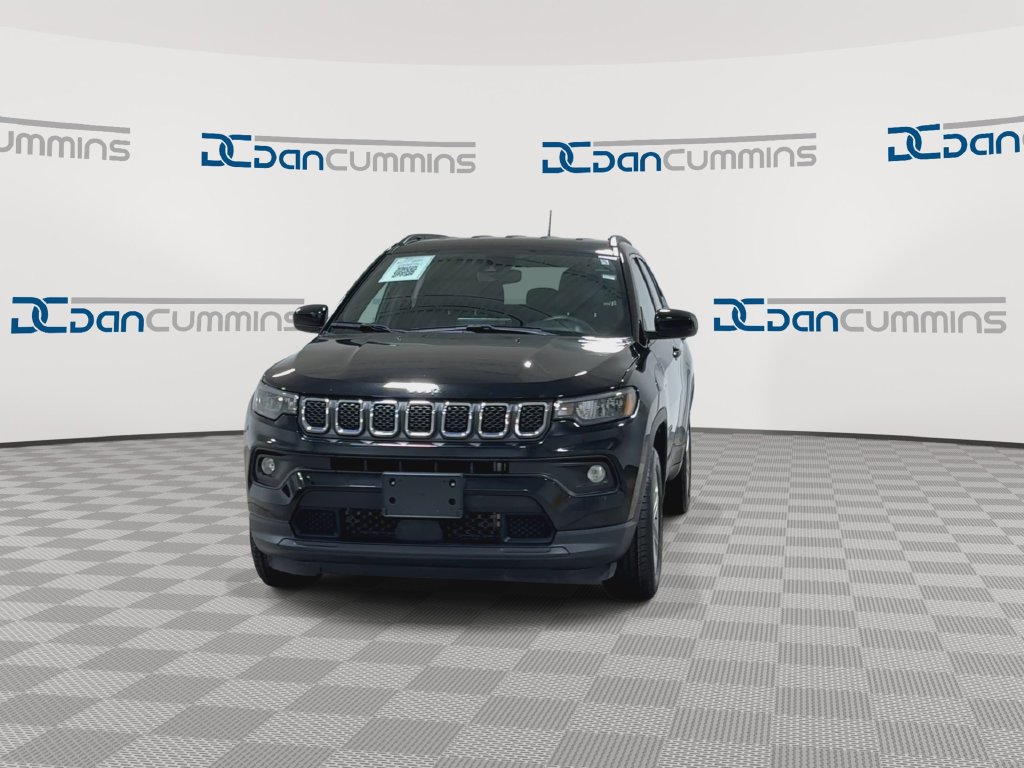 Used 2024 Jeep Compass Latitude AWD/4WD image 3