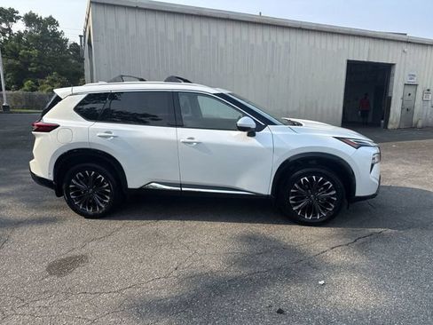 Used 2025 Nissan Rogue Platinum w/ Platinum Premium Package FWD image 4