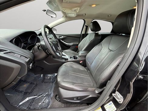 Used 2013 Ford Focus SE FWD image 2