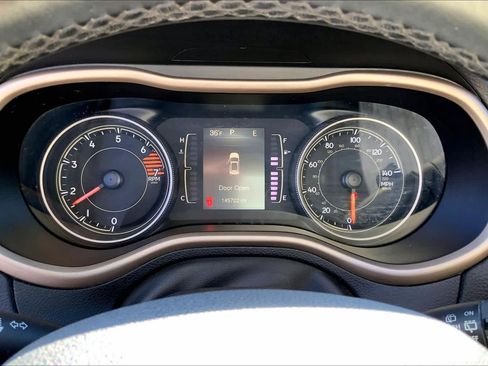 Used 2018 Jeep Cherokee Latitude w/ Altitude Package image 23