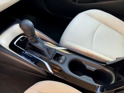 Used 2022 Toyota Corolla LE image 16