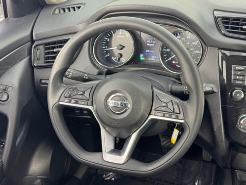 Used 2020 Nissan Rogue S image 19