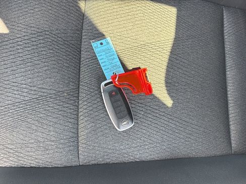 Used 2025 Nissan Rogue SV image 34