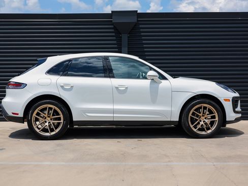 Certified 2025 Porsche Macan image 8