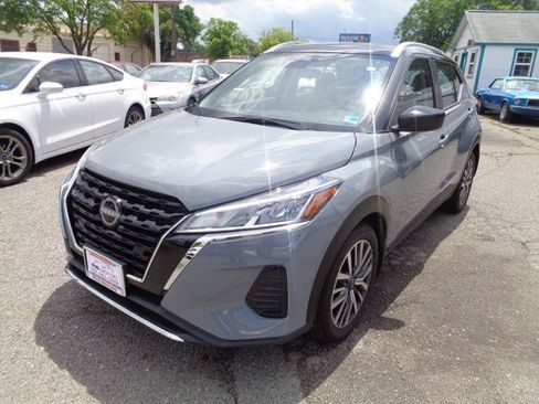 Used 2024 Nissan Kicks SV FWD image 3