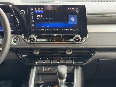 Used 2024 Chevrolet Colorado LT image 13