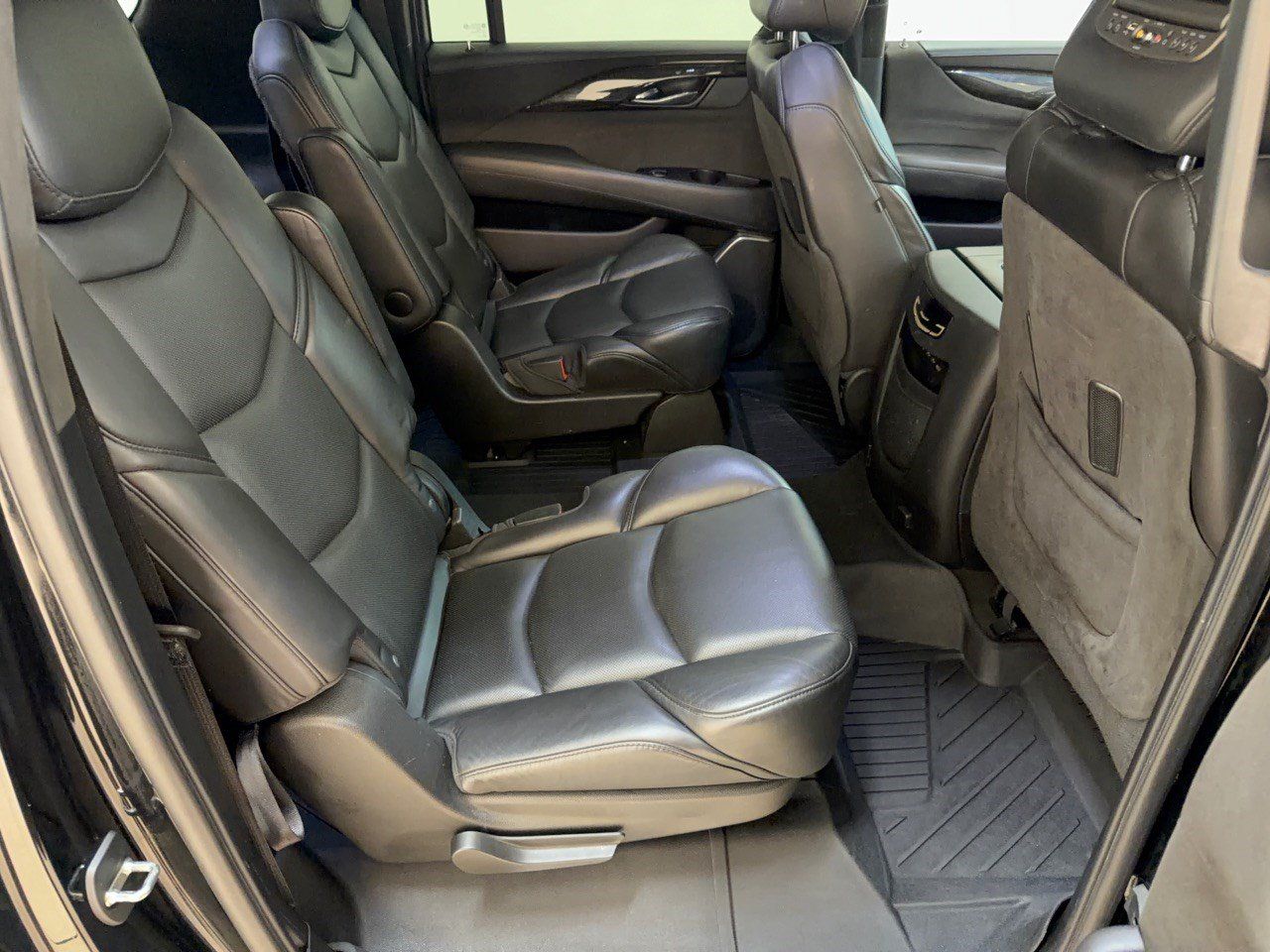 Used 2019 Cadillac Escalade ESV Platinum AWD/4WD image 29