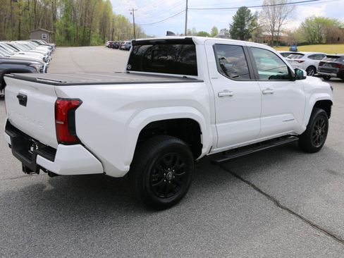 Used 2025 Toyota Tacoma SR5 AWD/4WD image 7
