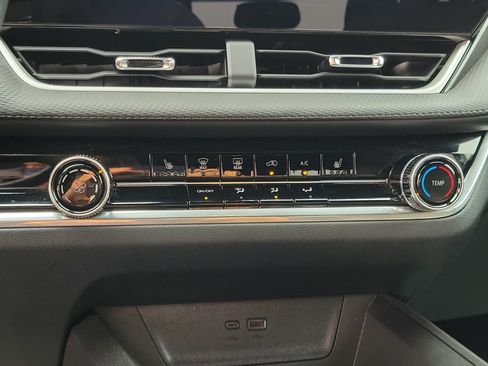 Used 2025 Chevrolet Equinox LT FWD image 27