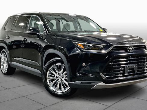 Used 2024 Toyota Grand Highlander Platinum image 2