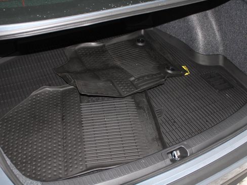 Used 2025 Toyota Corolla LE image 8