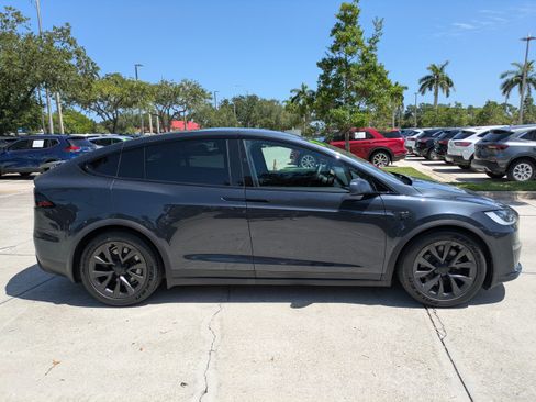 Used 2024 Tesla Model X AWD/4WD image 3
