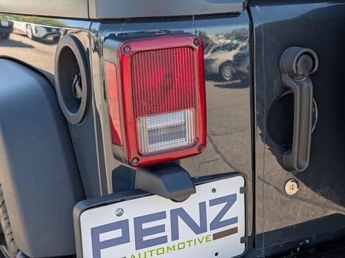 Used 2018 Jeep Wrangler Unlimited Sport AWD/4WD image 17