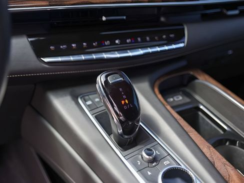 Certified 2023 Cadillac Escalade Sport Platinum RWD image 19