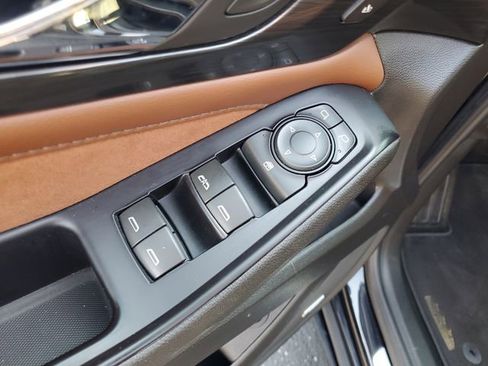 Used 2018 Chevrolet Traverse High Country image 25