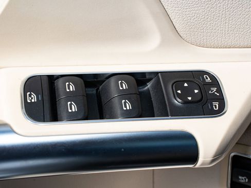 Used 2021 Mercedes-Benz GLA 250 w/ Premium Package image 27