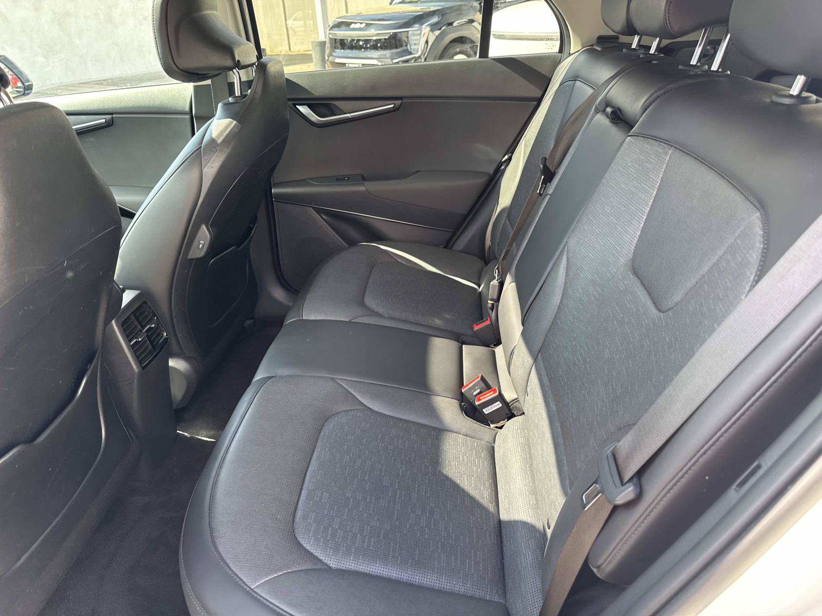 Used 2025 Kia Niro Wave FWD image 11
