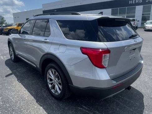 Used 2022 Ford Explorer XLT w/ Equipment Group 202A AWD/4WD image 8