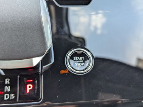 Used 2025 Land Rover Range Rover Sport SE image 23