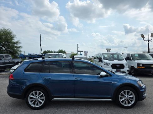 Used 2017 Volkswagen Golf Alltrack S AWD/4WD image 2