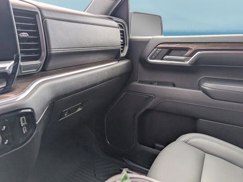 Used 2024 Chevrolet Silverado 1500 RST image 30