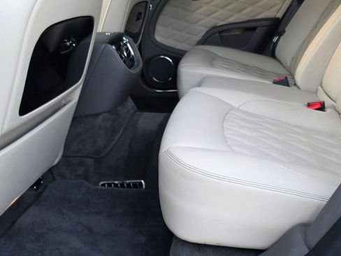Used 2020 Bentley Mulsanne image 24