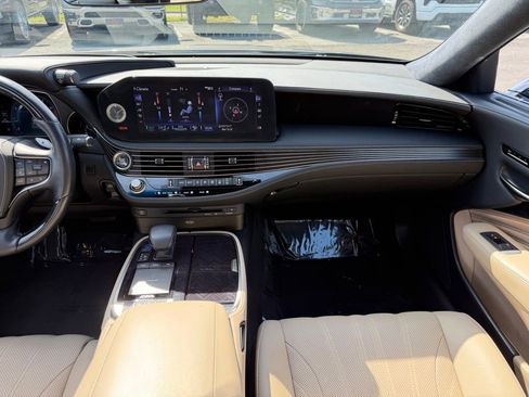 Used 2022 Lexus LS 500 w/ Interior Upgrade Package image 30