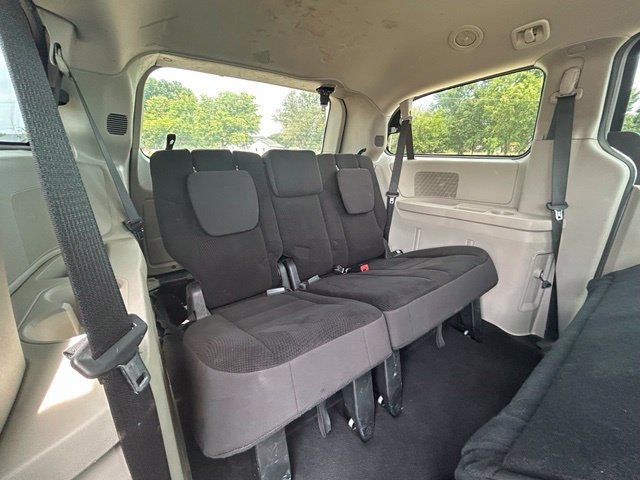 Used 2018 Dodge Grand Caravan SE w/ UConnect Hands-Free Group FWD image 38