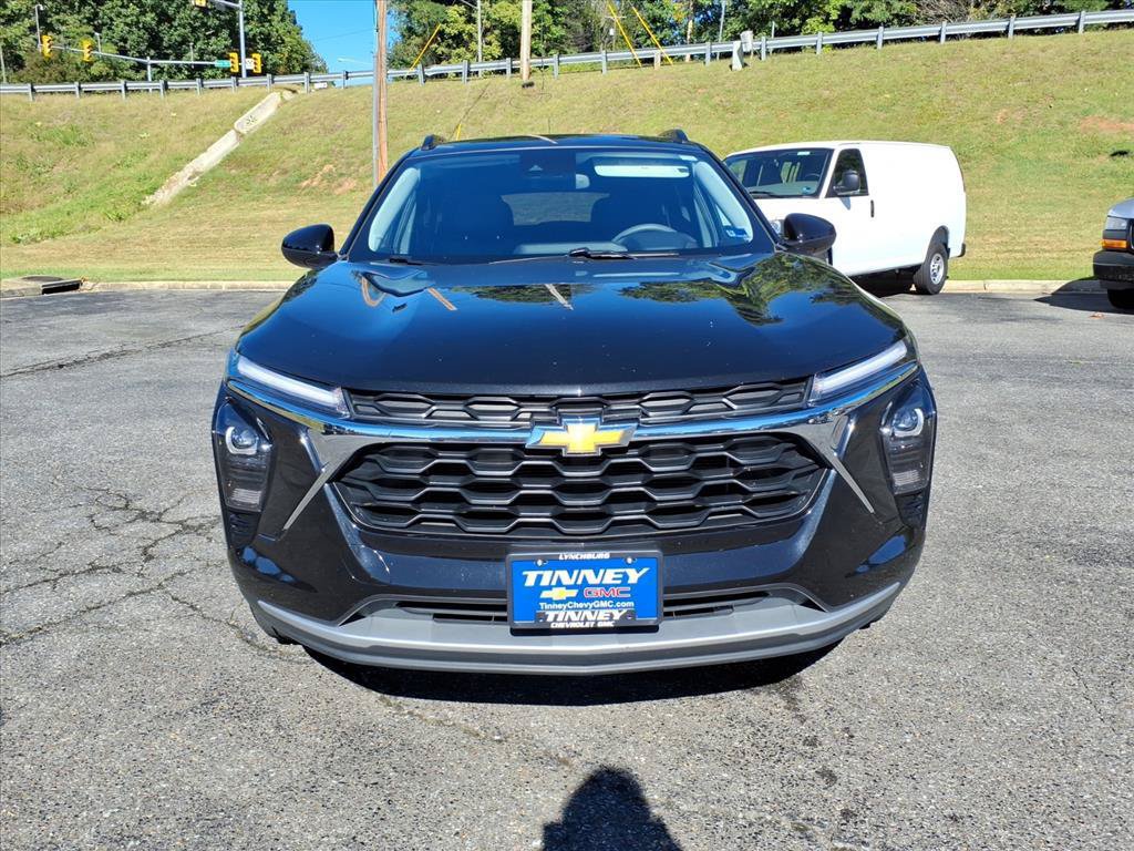 Used 2025 Chevrolet Trax LT FWD image 8