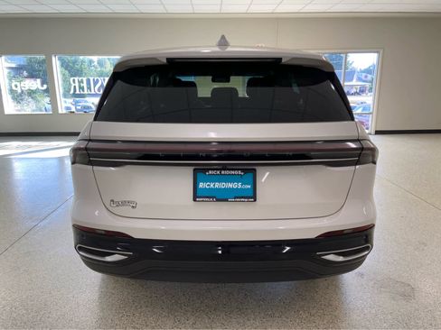 Used 2024 Lincoln Nautilus Premier w/ Equipment Group 102A image 8