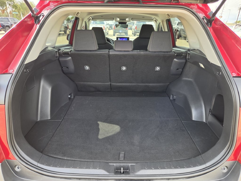 Used 2024 Toyota RAV4 LE AWD/4WD image 28